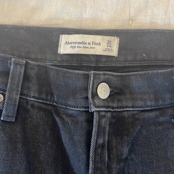 Abercrombie and Fitch High Rise Mom Jeans 32 / 14 - Picture 10 of 12
